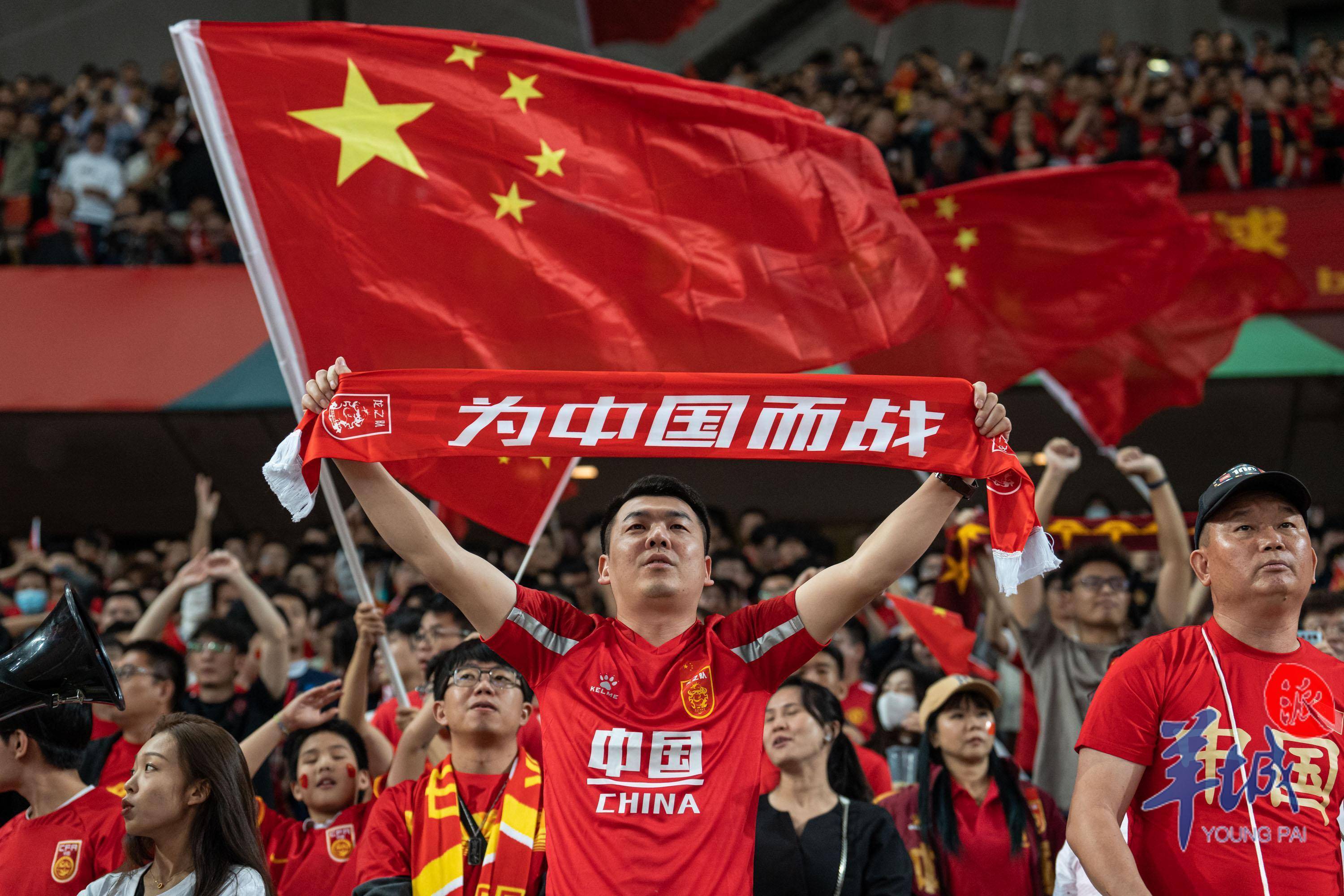 米兰体育登陆-瞩目之战：国内足球谁将威震群雄？